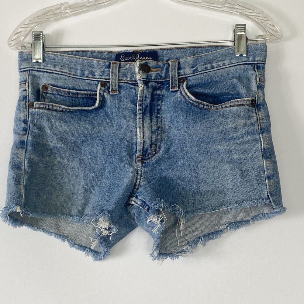 Earl Jeans Denim Raw Hem Shorts in Light-Medium Wash Womens 27